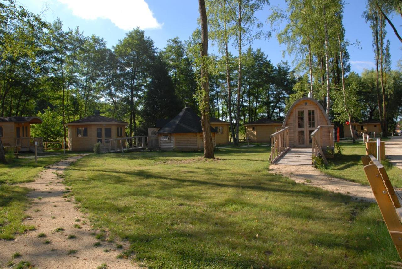 Hotel Le Petit Robinson Champvert Exterior foto